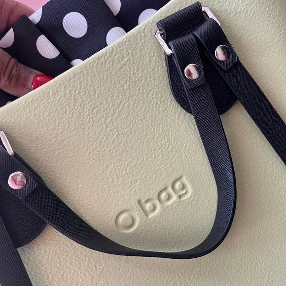 O Bag Green and Black Tote with Versatile Design - Picture 6 of 10